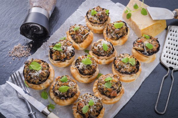 Champignons with puff pastry