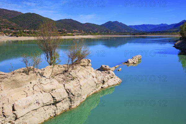 Picturesque backwater. Wonderful autumn day. The La Penia Reservoir collects the waters of the Gallego River. Indian summer in northern Spain