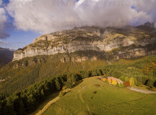 Mountain refuge of Gabardito, Hecho valley, western valleys, Pyrenean mountain range, province of Huesca, Aragon, Spain