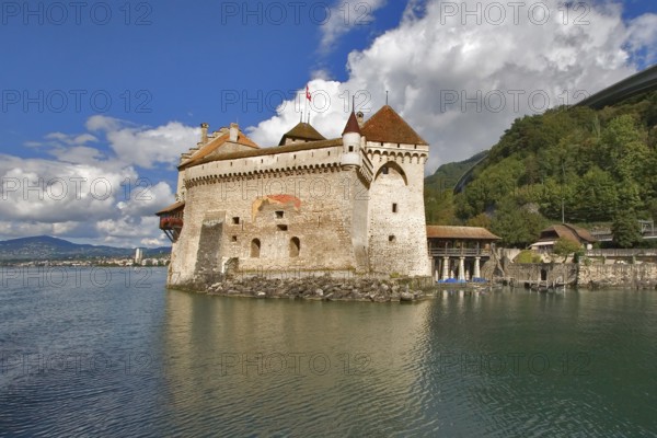 The well-known palace museum ?hillon on coast of lake Leman in Switzerland