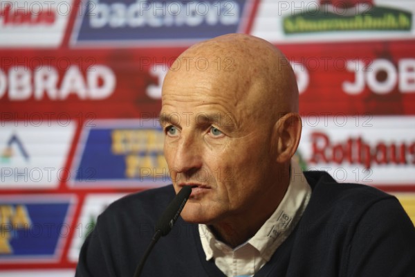 Coach Peter Zeidler (VfL Bochum) at press conference, PK after the match of the 1st FBL: 24-25: 3rd Spt. SC Freiburg - VfL Bochum DFL REGULATES PROHIBIT ANY USE OF PHOTOGRAPHS AS IMAGE SEQUENCES AND/OR QUASI-VIDEONan Photo: Joachim Hahne/johapress, Freiburg, Germany / Germany