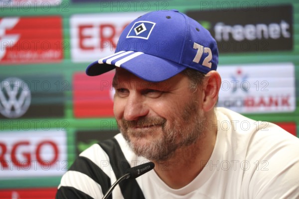 Coach Steffen Baumgart (Hamburger SV / HSV) at the press conference, PK after the DFB Cup 2024-25, 2nd round: SC Freiburg vs Hamburger SV, Freiburg im Breisgau, Germany / Germany
