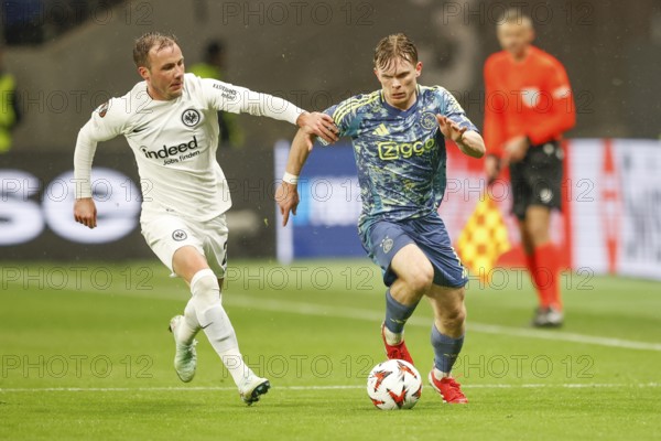 Football, Europa League, Round of 16 second leg, 2024/2025, Eintracht Frankfurt vs. Ajax Amsterdam, 13/03/2025, Frankfurt Stadion, Frankfurt, Germany, Mario GÖTZE (Eintracht Frankfurt, 27) left in duel with Oliver EDVARDSEN (Ajax Amsterdam, 17)