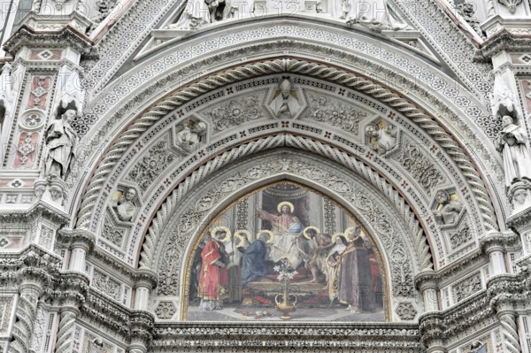 Cathedral, Duomo, Santa Maria del Fiore with Brunelleschi dome, Florence, UNESCO World Heritage Site, Tuscany, Italy, Europe, Large dome of the cathedral against a blue sky, UNESCO World Heritage Site, Detailed view of an architectural section of a church with religious representations and ornate decorations, Tuscany