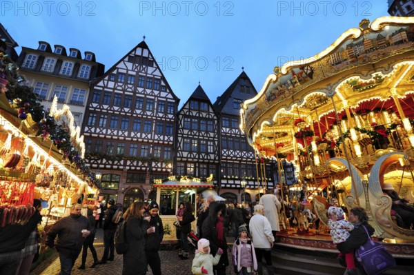 Christmas market, carousel and half-timbered houses at the Römer, Römerberg, Old Town, Frankfurt am Main, Hesse, Germany