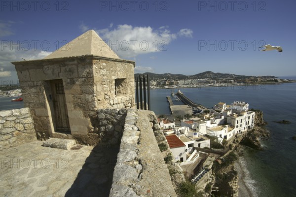 Baluarte de Santa Llúcia y barrio de Sa Penya, recinto amurallado de Dalt Vila (s.XVI) .Eivissa.Ibiza.Islas Pitiusas.Baleares.España