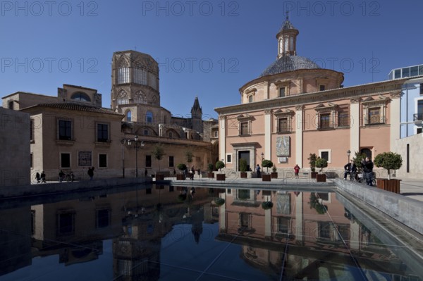 Cathedral at the back left, Basilica Virgen de los Desamparados from the east on the right, St., Sankt, Saint