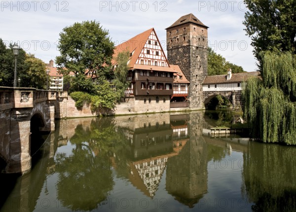 Built between 1446 and 1448 outside the penultimate city fortifications, it was used for three days during Holy Week to house and feed lepers. Behind it the hangman's bridge and water tower