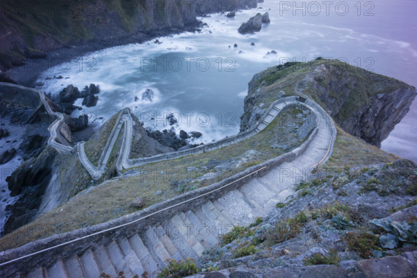 Gaztelugatxe, Sancti Johannis de Castiello (San Juan del Castillo), siglo XI, Vizcaya, Euzkadi, Spain