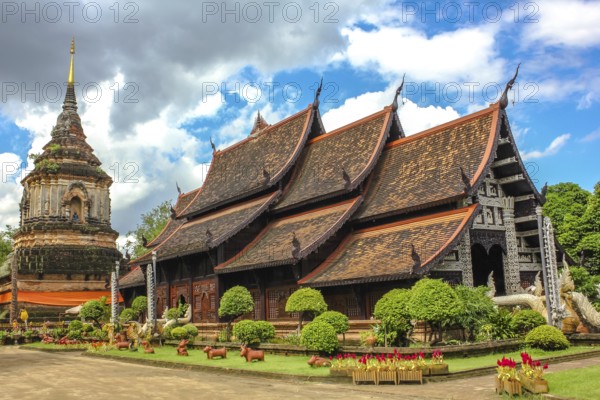 The spectacular Buddhist temple, Wat Lok Molee, in the old city of Chiang Mai, Northern Thailand, Asia