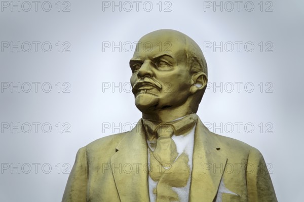 Bronze monument of Lenin. Monuments of the Soviet era