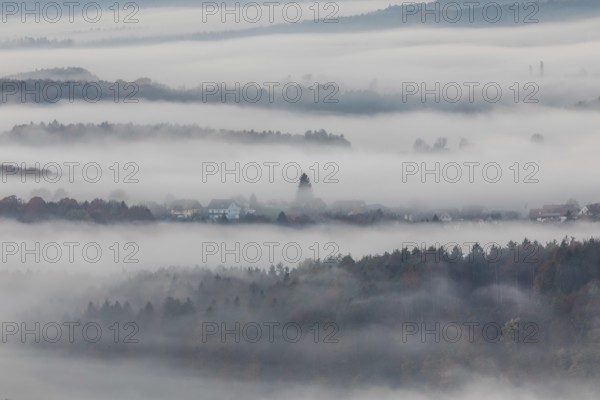 Autumn atmosphere in the early morning, fog drifts through the hilly landscape, St. Andrä-Höch, Sausal wine country, Styria, Austria
