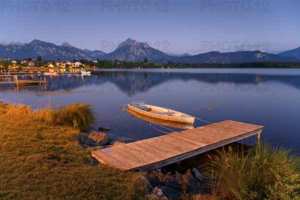 Wooden footbridge at Lake Hopfensee with the Allgäu Alps in the background, Allgäu, Swabia, Bavaria, Germany