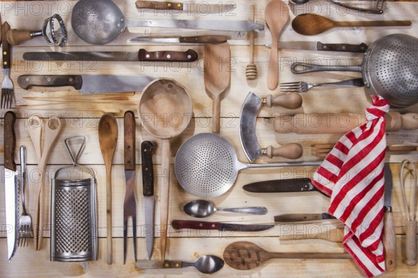 Old and various accessories for the preparation of food