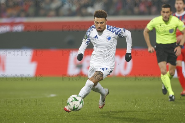 Germany: Football Conference League, Play-Offs - 1. FC Heidenheim-FC Copenhagen -Voith-Arena, Heidenheim: Jordan LARSSON FC Copenhagen on the ball