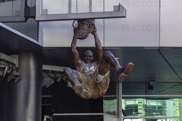 A pictureof the Shaquille O'Neil statue around the Crypto.com Arena