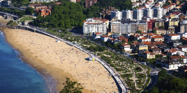 Ondarreta Beach, La Concha Bay, San Sebastián, Donostia, Guipuzcoa, Basque Country, Spain