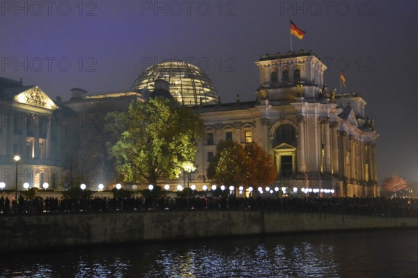 String of lights along the former Berlin Wall