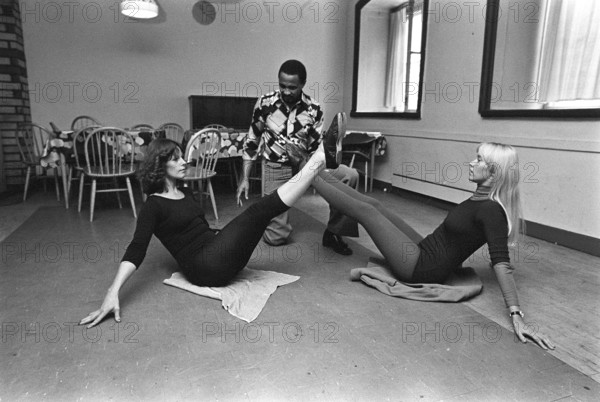 The pop group ABBA. Its two female members Anni-Frid Lyngstad and Agnetha Fältskog practice and train in preparation for the upcoming folk park tour in 1975. Choreographer Graham Tainton leads the exercises. He was a choreographer for Abba. 1975