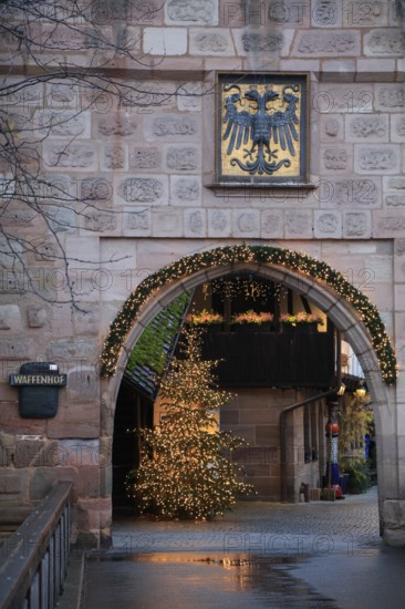 Frauentor, Handwerkerhof, former armoury at the Königstor, Christmas tree, Nuremberg, Middle Franconia, Franconia, Bavaria, Germany