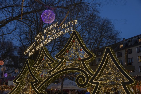 Christmas market Kiez Advent, market of 1000 lights on Münsterplatz, Düsseldorf, North Rhine-Westphalia, Germany