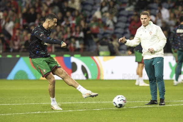 Football match, Cristiano RONALDO CR7 Portugal warming up in front of the match with left foot shot and ball, Estadio do Dragao, Porto, Portugal