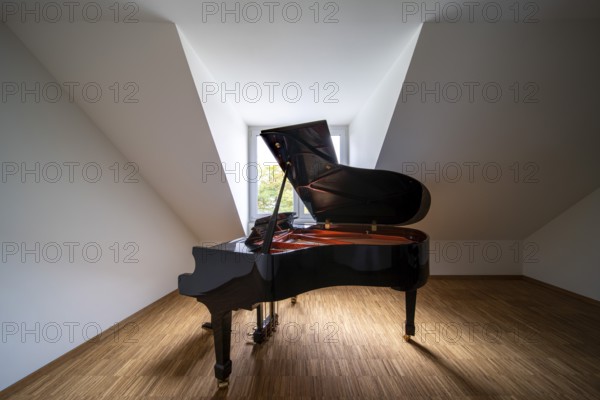 Essen, Haus der Kirchenmusik, After the renovation and refurbishment in 2021, Brüning Rein Architects, Study room with grand piano