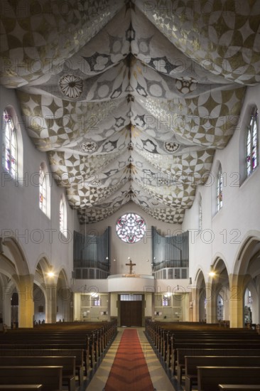 Neuss, Dreikönigenkirche (Church of the Three Kings), built 1909-1911 by Eduard Endler, altar and vaulted ceiling by Dominikus Böhm, view to the west with organ