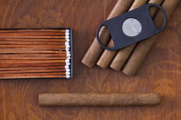 Different cigars on the decorative wooden table