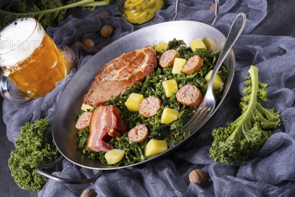 Delicious kale Pan with pinkel and kassler