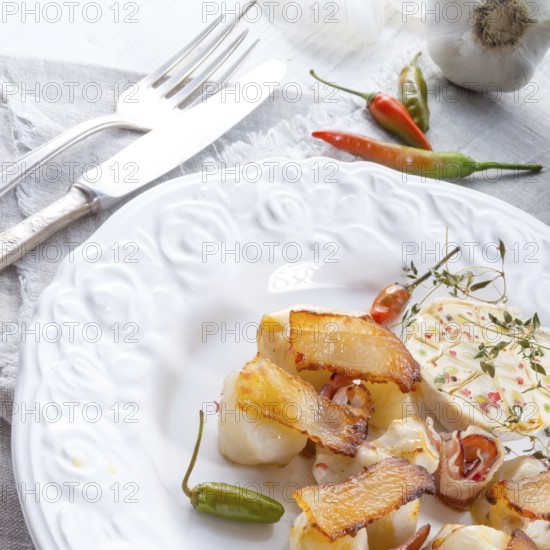 Jerusalem artichoke au gratin with ham and chili
