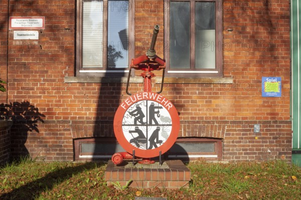Fire brigade sign with fire pump in front of the building of the voluntary fire brigade in Bremen-Vegesack, Bremen-Nord, Bremen, Germany