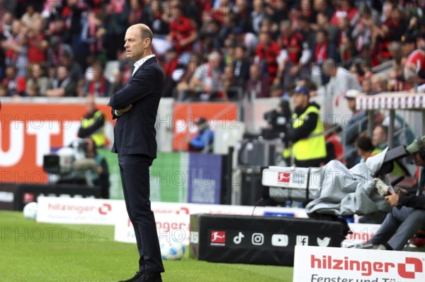 Coach / Head Coach Jess Thorup (FC Augsburg) at the match of the 1st FBL: 24-25: 1st FBL: 24-25: 7th Sptg. SC Freiburg - FC Augsburg DFL REGULATES PROHIBIT ANY USE OF PHOTOGRAPHS AS IMAGE SEQUENCES AND/OR QUASI-VIDEOthen Photo: Joachim Hahne/johapress, Freiburg, Germany / Germany