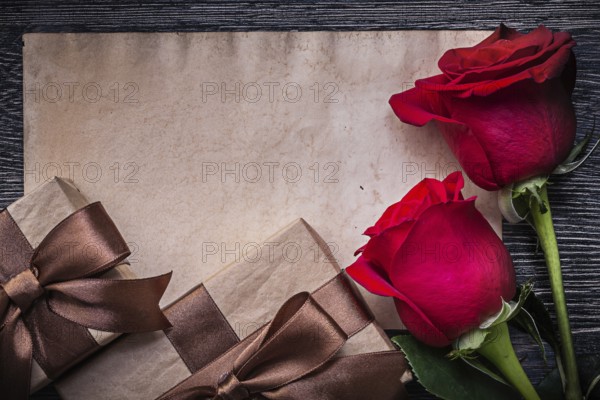 Vintage blank paper red natural roses present boxes