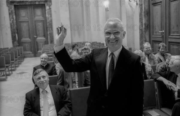 Germany, Berlin, 14 October 1991, Opening and handover of the keys for the pastoral care in Berlin Cathedral, left: General Superintendent Krusche