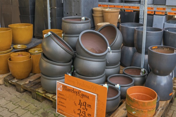 Plant pots in DIY store, Kempten, Allgäu, Bavaria, Germany