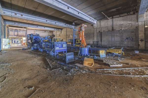 Abandoned industrial hall with decommissioned machinery and production facilities, Metallwerke Bender, Lost Place, Linn, Krefeld, North Rhine-Westphalia, Germany
