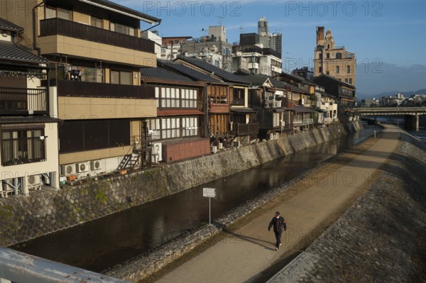 26.12.2017, Kyoto, Japan, Asia, A man walks along the banks of the Kamo River in Kyoto early in the morning
