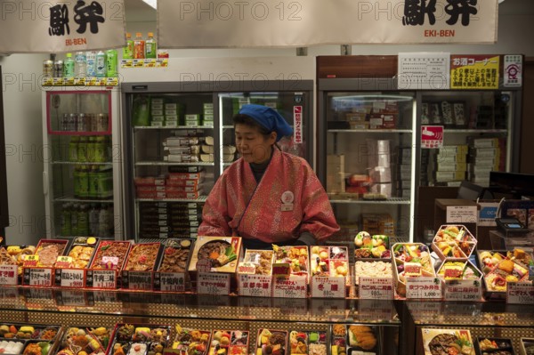 23.12.2017, Kyoto, Japan, Asia, A woman sells ready meals in a train station kiosk in Kyoto