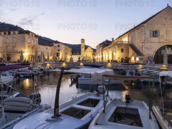 Morning atmosphere, boats in the old harbour, St. Stephen's Cathedral in the background, town of Hvar, island of Hvar, Dalmatia, Croatia