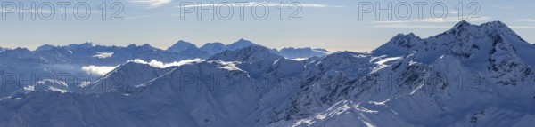 Mountain panorama in winter, view over Schnalstal valley to Saldurspitze, Lagaunspitze and Oberettespitze, on the right in front Schwemser Spitze, behind Engadine Alps with Piz Kesch, Grawandjoch, Schnals, South Tyrol