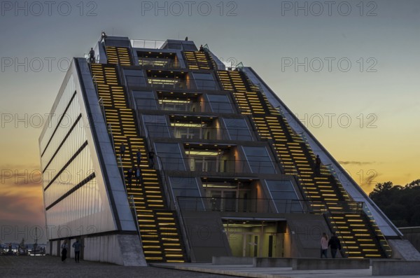Sunset in the harbour - dockland house