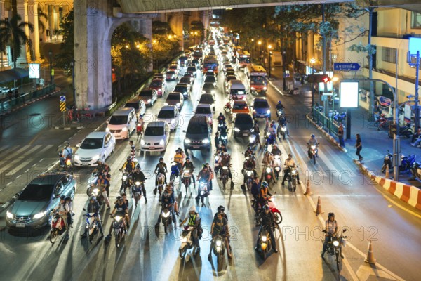 Rush-hour at the Ratchaprasong intersection in the Bangkok district Pathum Wan. Also a shopping district is named after the junction. The area is home of many shopping malls, high-rises and hotels
