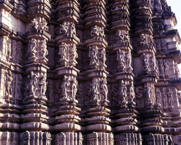 Sculptures on the exterior of the Duladeo Temple walls in Khajuraho, Madhya Pradesh, India, Asia