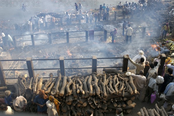 Hindu cremation ceremony at Manikarnika Ghat on banks of holy Ganga river, Varanasi, Uttar Pradesh, India