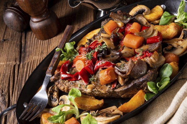 Tender beef with various vegetables