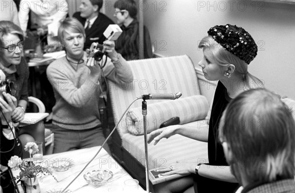 Susan Hampshire. CBE. English actress born 12 may 1937. Pictured here while in Sweden 1968 in connection with the BBC tv-series The Forsyte Saga in which she starred in the role of Fleur. The series was originally shown in 26 episodes on saturday evenings with start 7 january 1967. Sweden 1968. Conard ref 5544