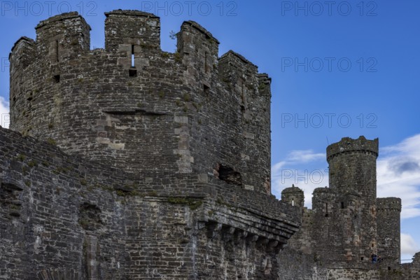 Conwy Castle, castle wall and towers of the medieval castle ruins, Conwy, Wales, Great Britain