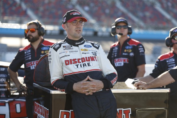 AUSTIN CINDRIC (2) of Mooresville, NC gets ready to qualify for the NASCAR Cup Series Championship Race at Phoenix Raceway in Avondale, AZ, Avondale, United States of America