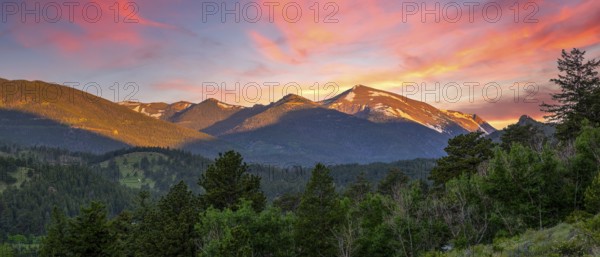 Sunrise in the mountains of the Rocky Mountains National Park with beautiful light